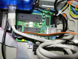 AVR-NET-IO angeschlossen AVR-NET-IO angeschlossen